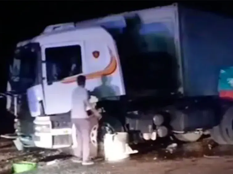 Fuerte choque entre dos camiones dejó totalmente cortada la Ruta 34