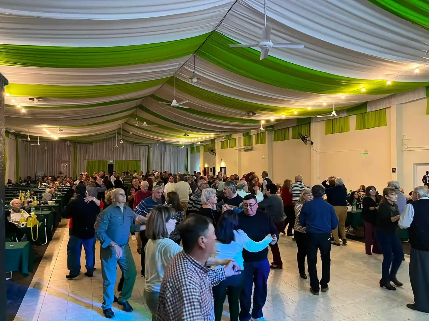 El Club de Abuelos de Calle Palmieri prepara una noche retro para celebrar la previa del 9 de Julio: "Todos invitados" - 2