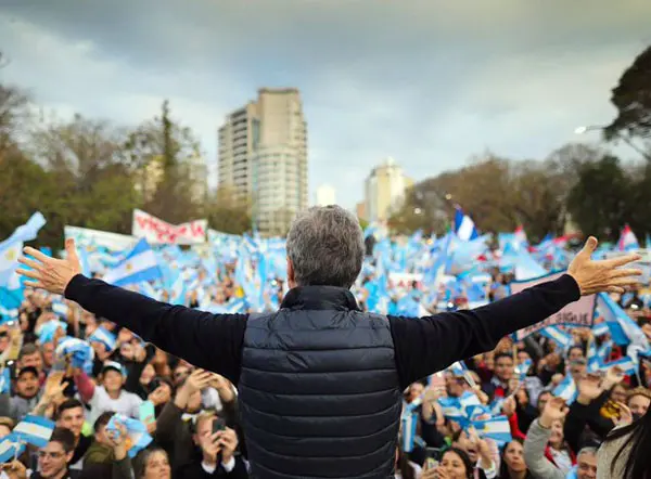 Macri llegó a Paraná con el “Sí, se puede”