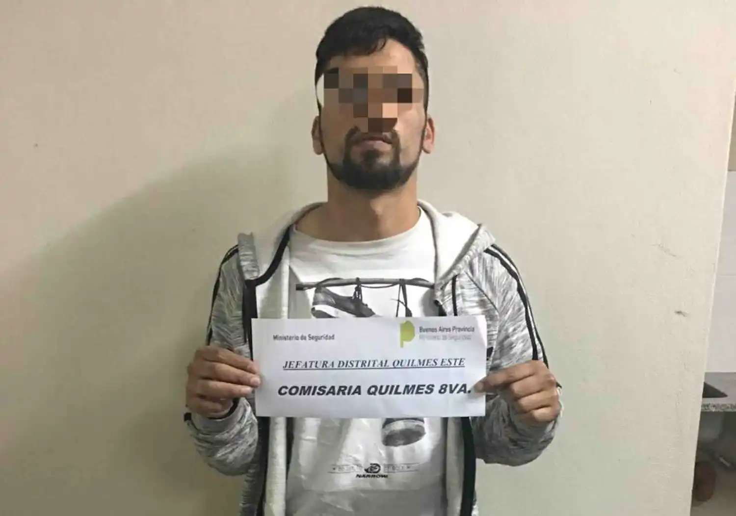 Operativo antidrogas: la policía detuvo a un joven que decía ser familiar del Kun Agüero