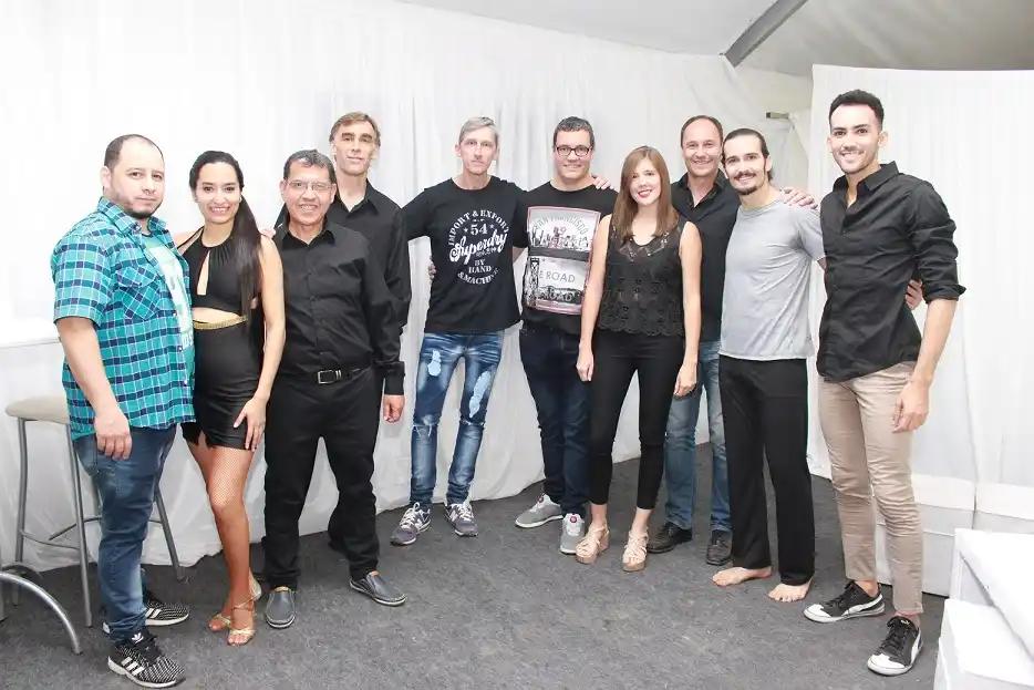 El Proyecto Nativos presenta un espectáculo innovador de rock, música latina, baile, acrobacias y arte