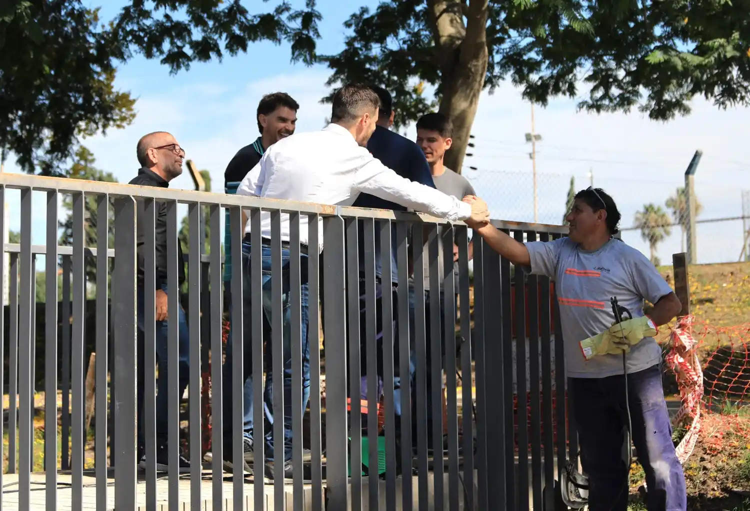 Ultiman detalles para la inauguración del nuevo puente peatonal en barrio Villa Podio