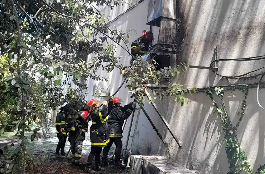 Se incendió una parrilla céntrica