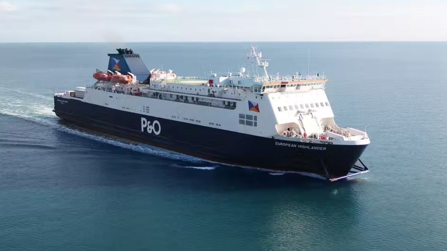 Un ferry quedó a la deriva con 410 pasajeros a bordo en el mar de Irlanda