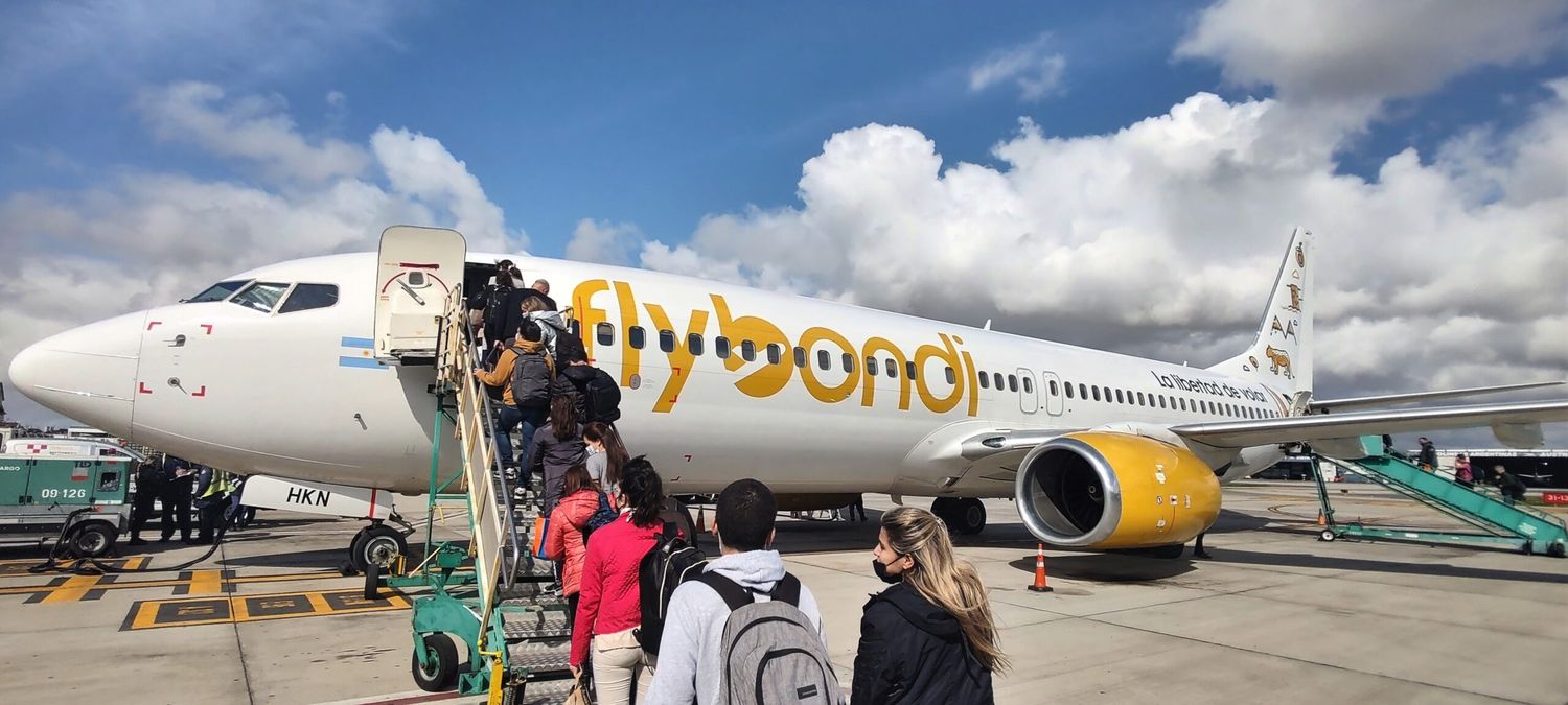 Flybondi incrementa frecuencias de vuelos hacia 10 ciudades y ajusta destinos de verano