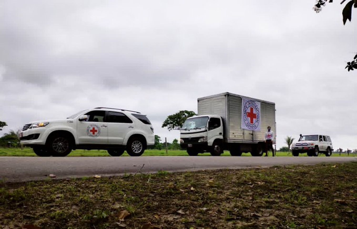 LA CRUZ ROJA LOGRÓ LLEGAR a La Victoria: entrega ayuda humanitaria para afectados de la violencia en Apure