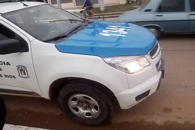 Arrastró más de cien metros con el auto a su pareja: "La mujer venía colgando" 