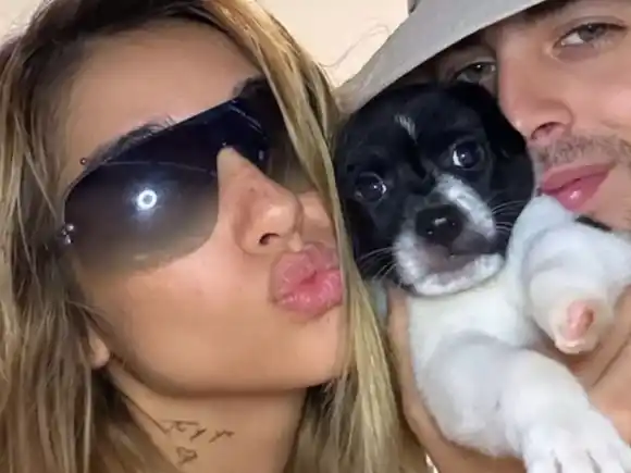 María Becerra y J Rei adoptaron un perrito discapacitado que nadie quería