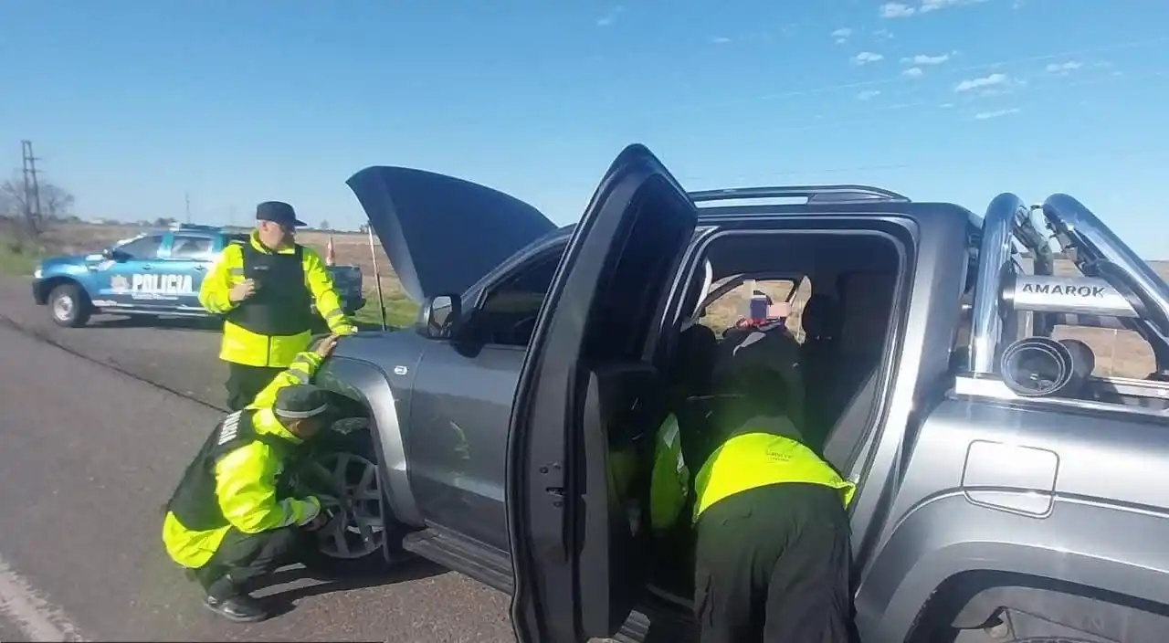 Frenaron a una Amarok en un control por la Ruta Nacional 34 y no pudo seguir: tenía "varias cosas mal"