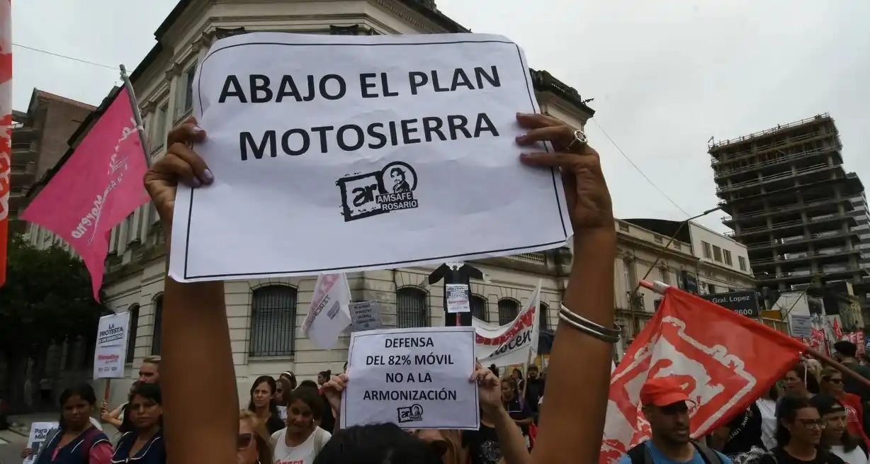 "Los docentes arbitrariamente han visto confiscados sus salarios por la retención indebida de los fondos ejecutada por el Poder Ejecutivo Nacional", argumenta la Ctera. Crédito: Mauricio Garín