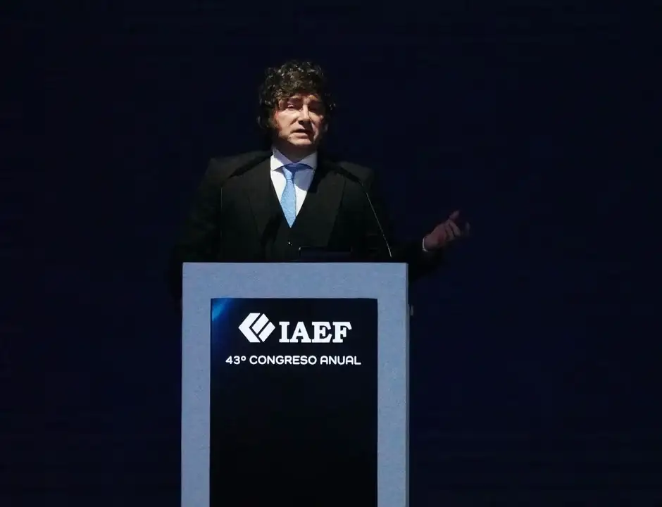 “Así como aparecen empresas, otras desaparecen, es natural. Se van reasignando los recursos porque van cambiando las condiciones de la economía”, afirmó el presidente.