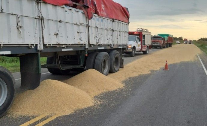  Insólito accidente en la Ruta 16: choque entre camiones y desaparición de uno de los vehículos 