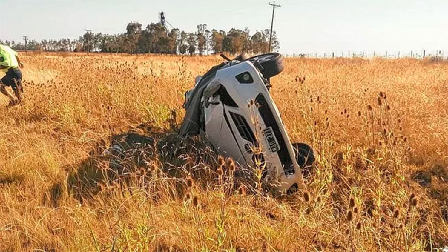 Murió una mujer y tres personas sufrieron heridas tras vuelco en Ruta 14