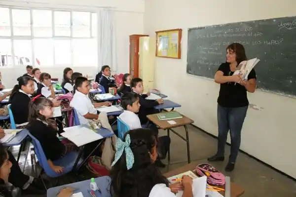 Panozzo pidió “control facial de asistencia para docentes” y pidieron su renuncia