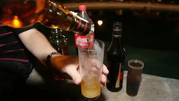 Diputado busca derogar los artículos que prohíben la “canilla libre” y los concursos para consumir alcohol en boliches