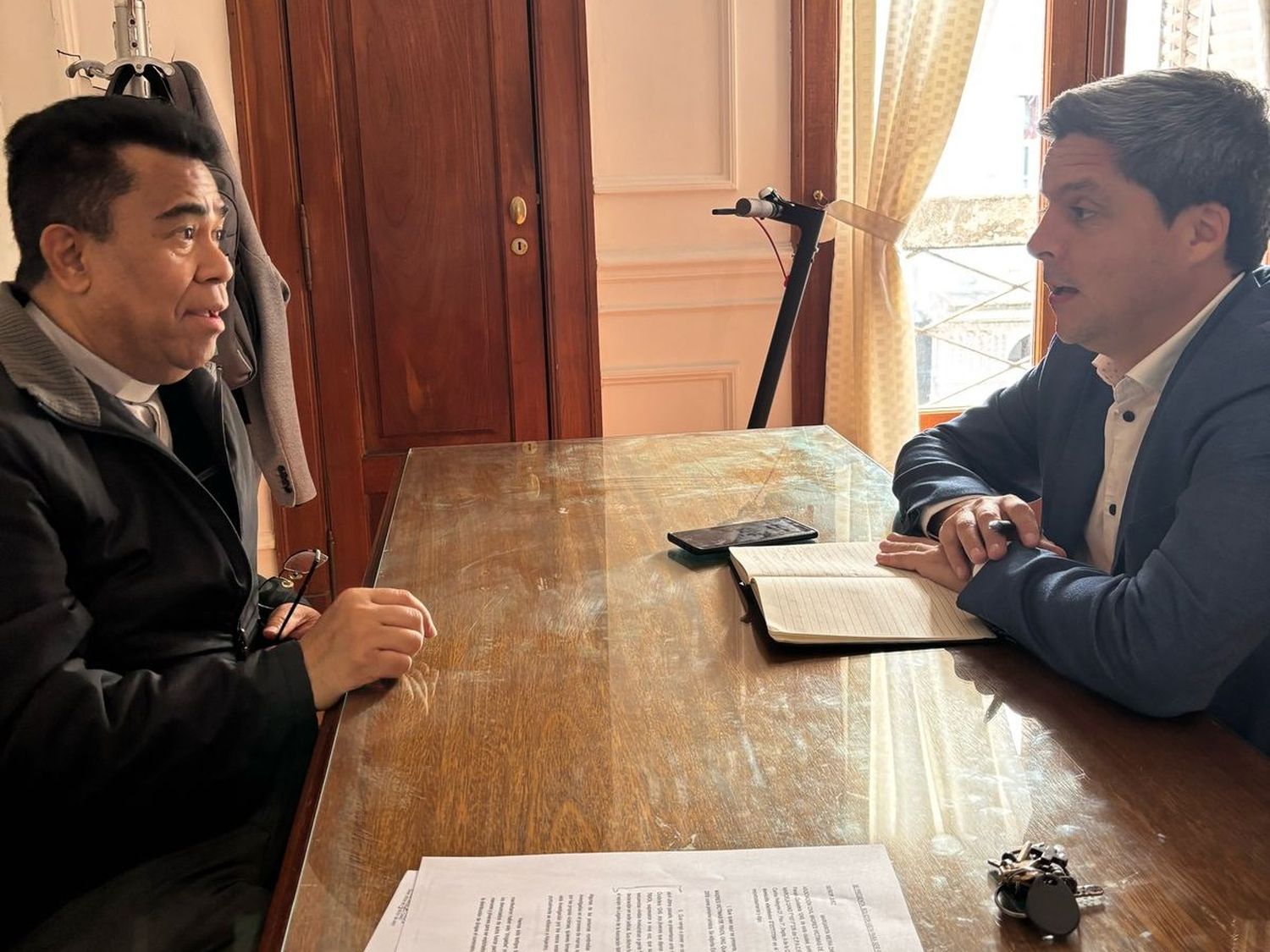 El padre Johannes Luan en entrevista con Newstad.