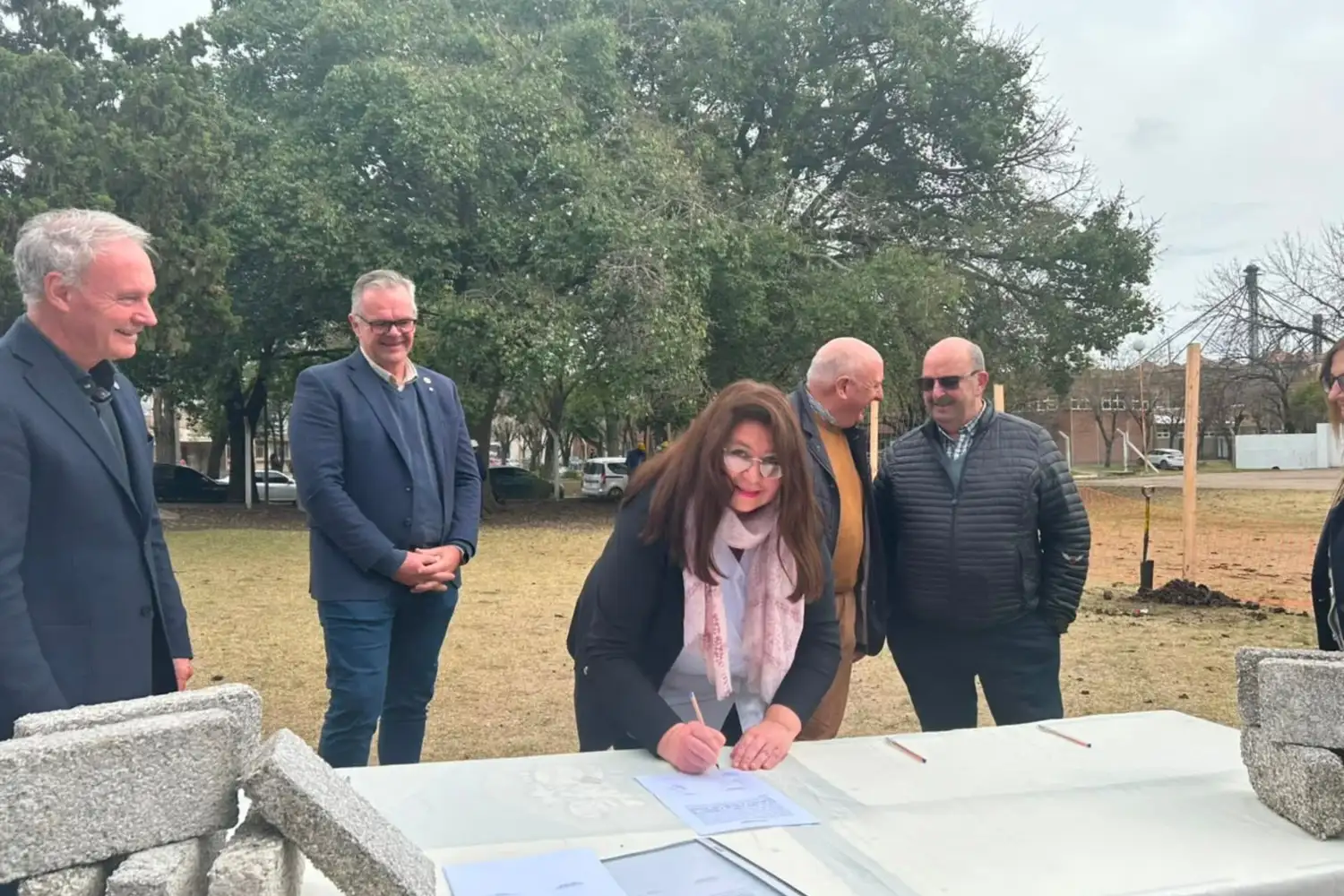 Comenzó la ampliación de la Escuela Patria Libre de Crespo, la primera del país que incorporará ladrillos PET reciclados