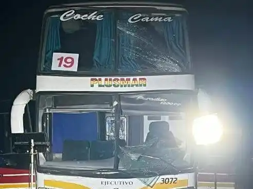 Choque de micros con hinchas de Estudiantes rumbo a Santiago del Estero: tres personas hospitalizadas