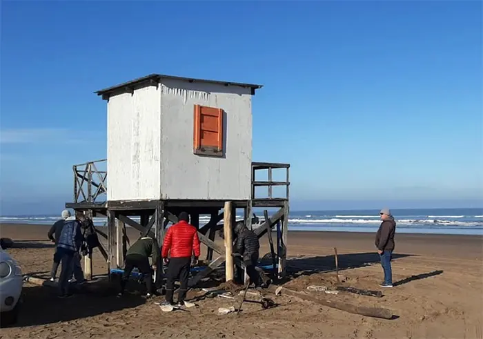 El trabajo de los guardavidas en los refugios y un proyecto solidario