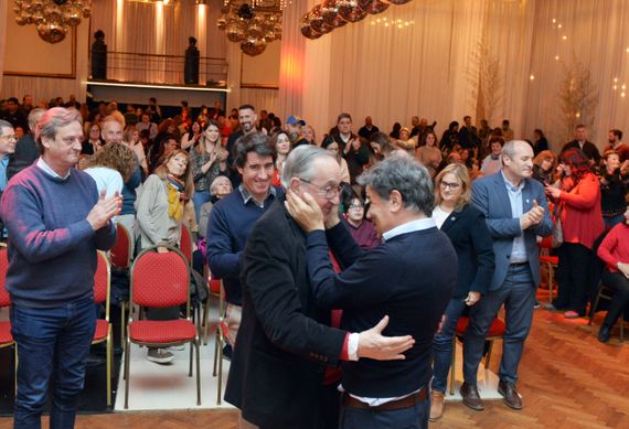 Facundo Manes desembarcó en Tandil y respaldó a Miguel Lunghi