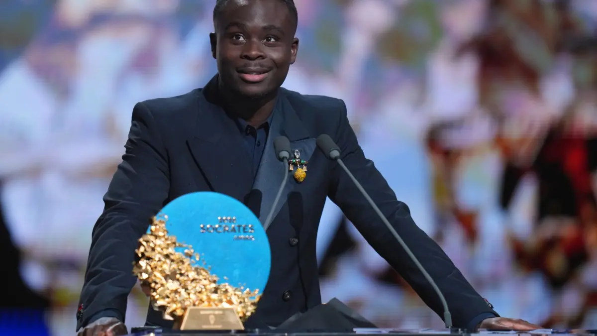 Bukayo Saka recibió el Premio Sócrates 2026 por su labor humanitaria