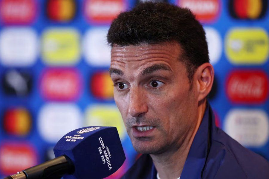 Se calentó Lionel Scaloni: “No me causa risa”, respondió a una pregunta sobre el Dibu Martínez