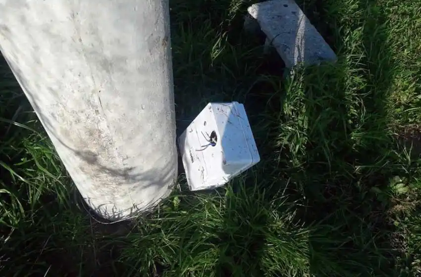 Robaron los reflectores de una de las canchas de Alvarado