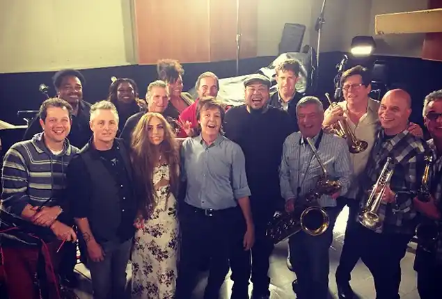 Lady Gaga está grabando con Paul McCartney