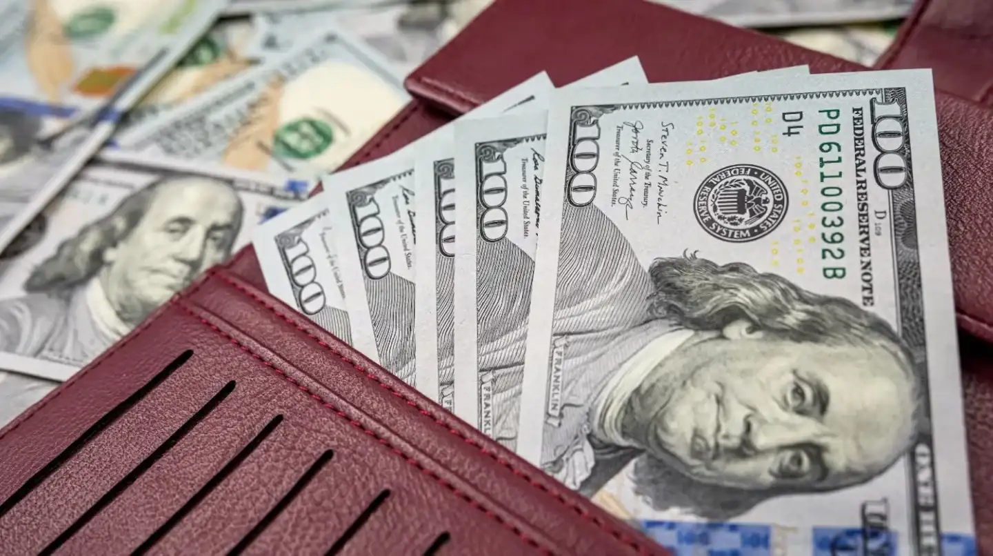 El dólar mayorista cerró la semana en 1.517 pesos tras un leve incremento