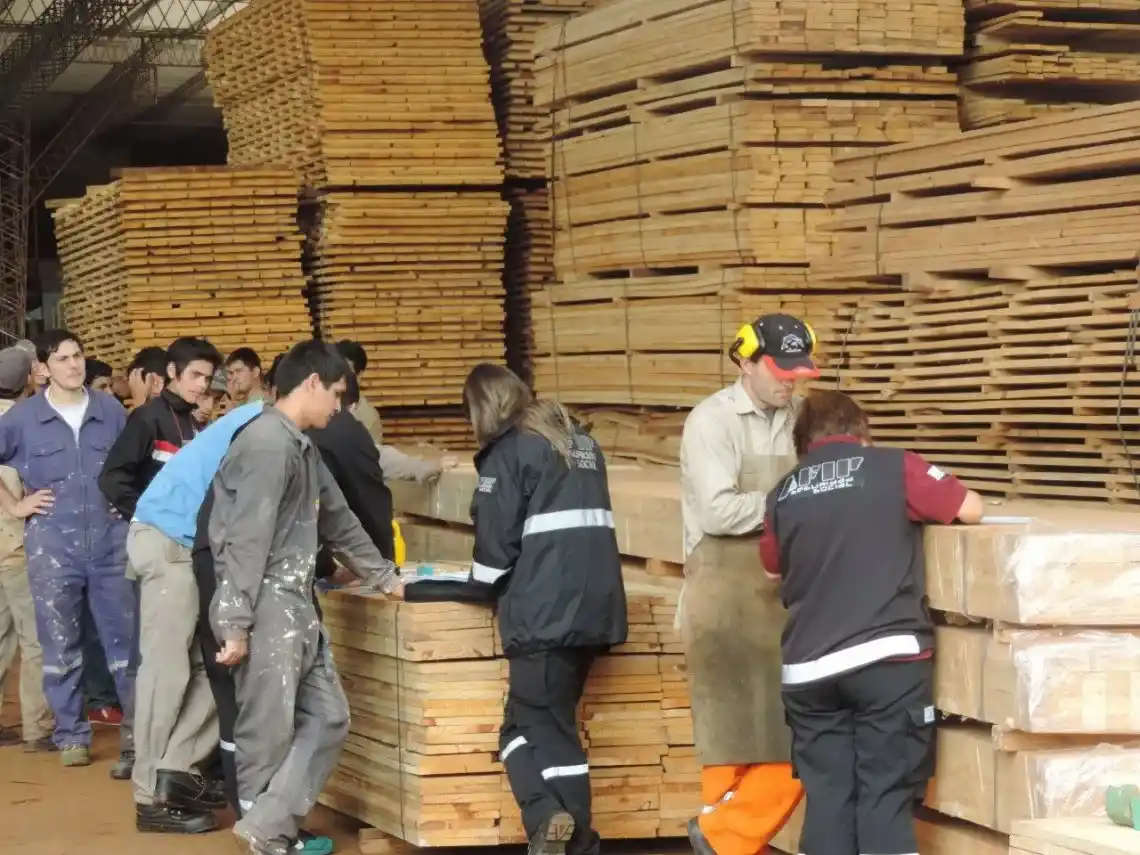 Trabajo en negro récord: casi la mitad de los empleados gana 57% menos que los que están en blanco