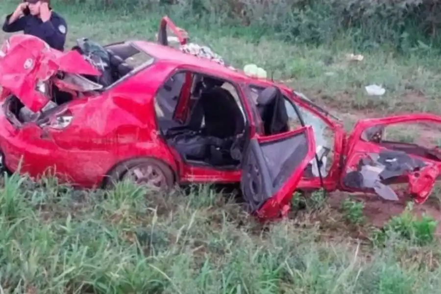 Tragedia tras un choque entre un auto y un micro en Ruta 34: dos muertos