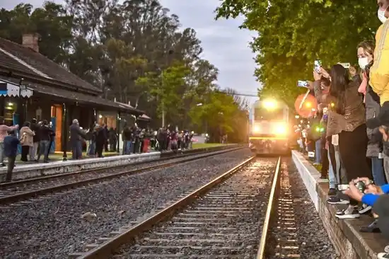El Tren Mitre volvió a detenerse en Lima luego de casi 30 años
