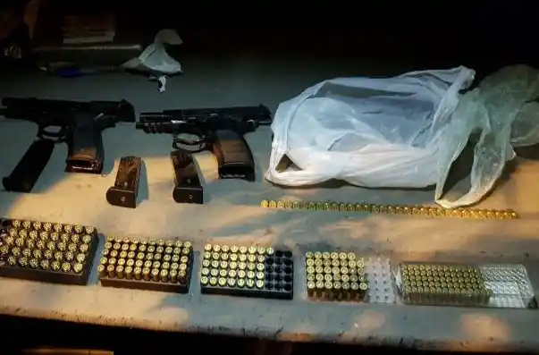 Gendarmería detuvo a un joven con cocaína, armas y balas