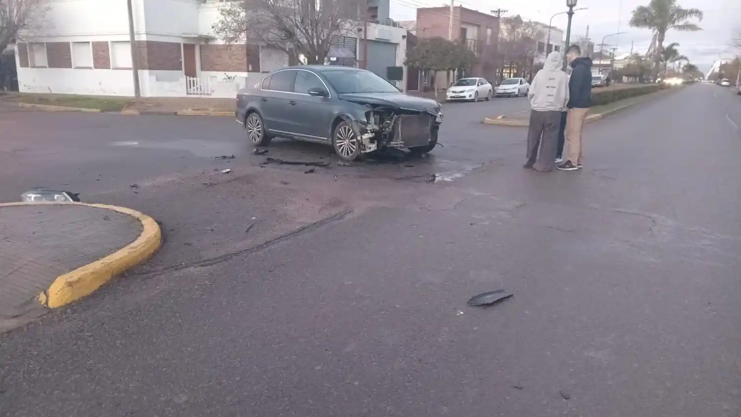 Choque sin heridos en la intersección de la avenida Belgrano y Olavarría