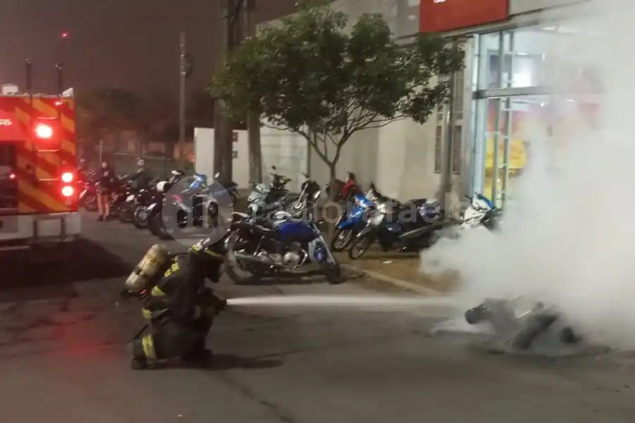 ¿Fue intencional? Dos motos en llamas a pocos metros del tramo urbano de la ex Ruta Nacional 34