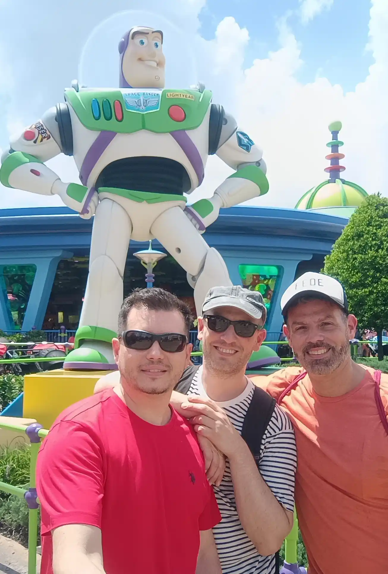 Universal Studios, sector Toy Story, con el robot juguete Buzz-