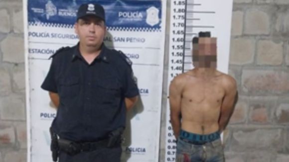 Vecinos atraparon a un sujeto que se hallaba en el interior de una vivienda