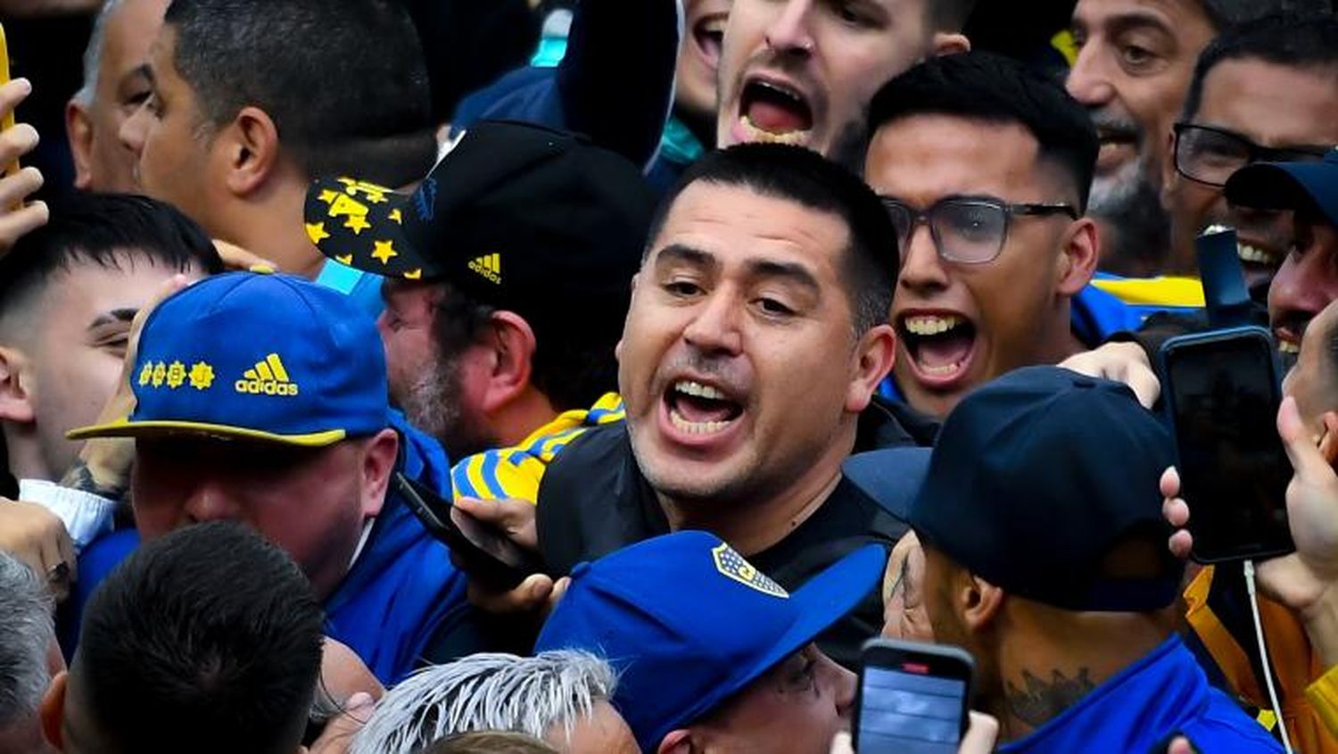 Riquelme exultante en la jornada que lo consagró como nuevo mandamás “xeneize” con el 65% de los votos.