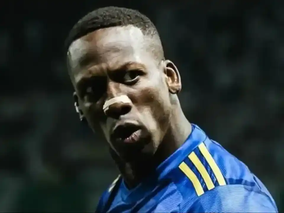 Luis Advíncula, chocó y huyó del lugar.