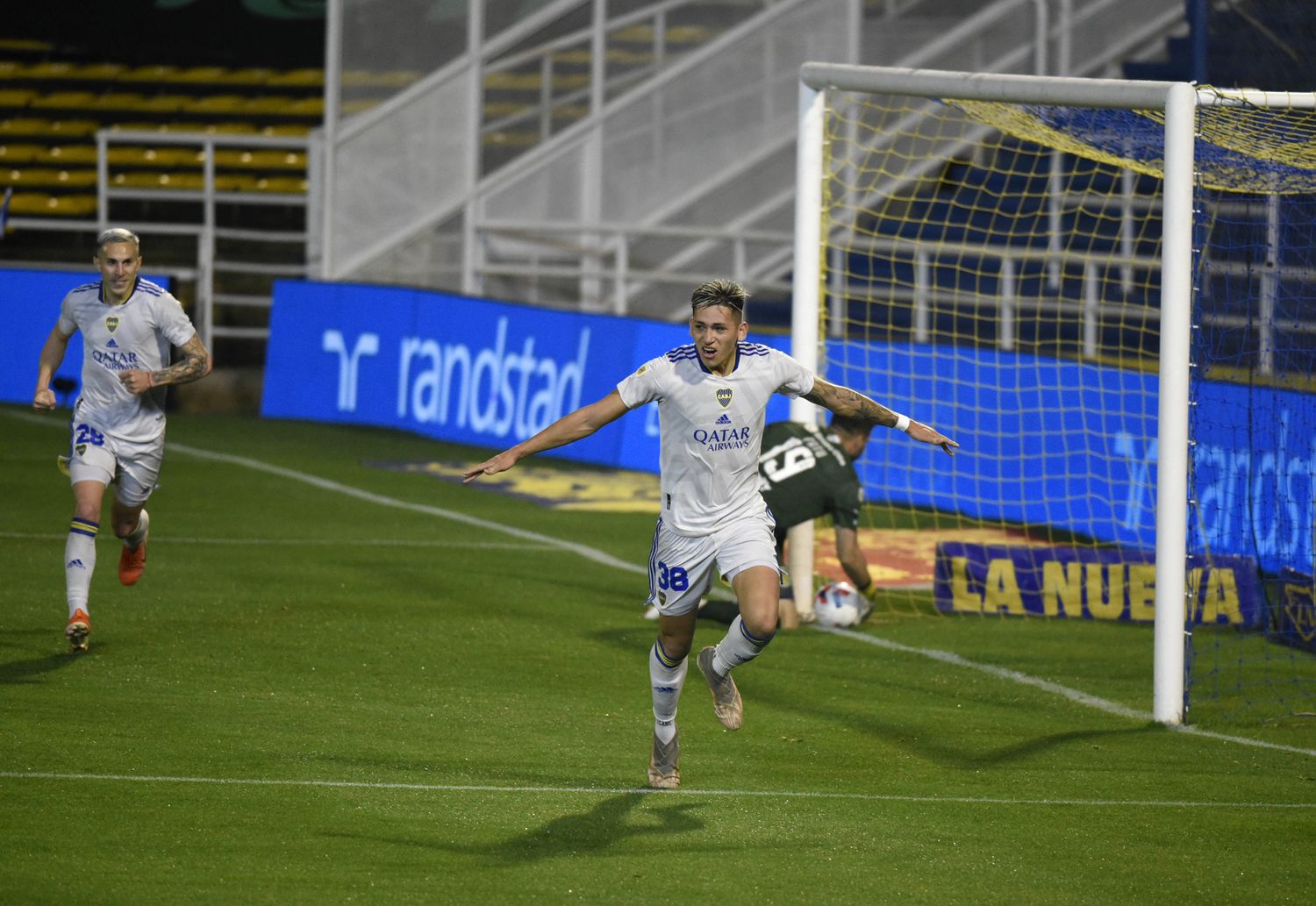 En Rosario, Boca lo ganó con un gol sobre el final