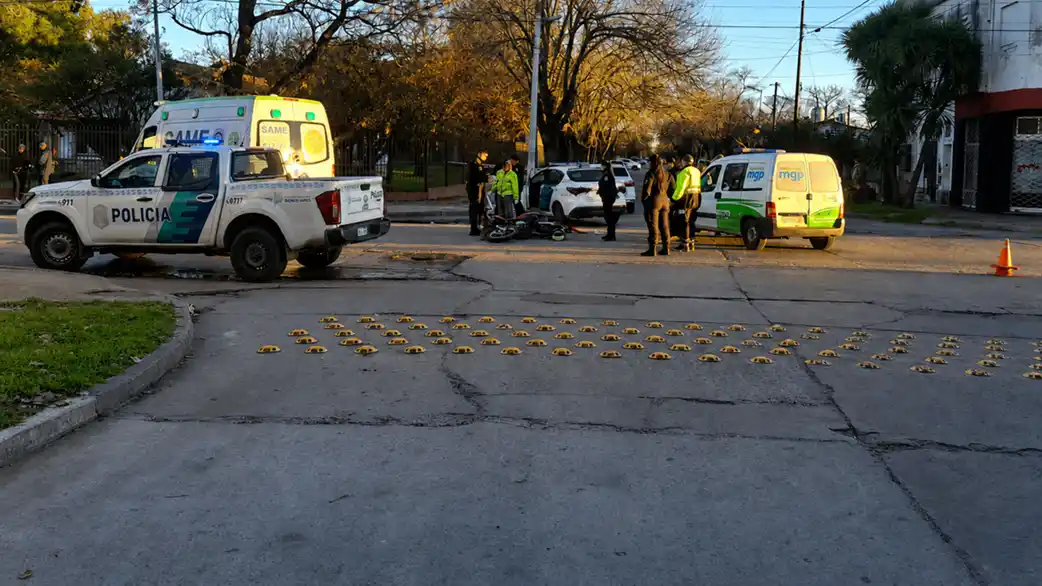Tragedia vial: un motociclista murió tras impactar contra un colectivo