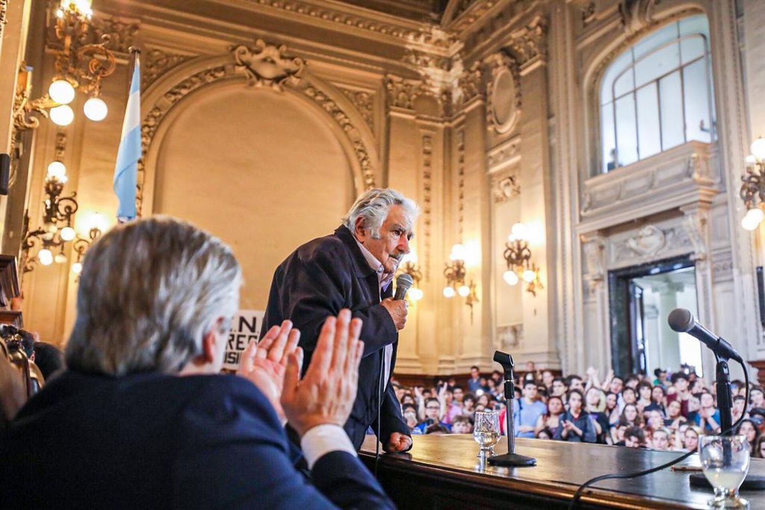 Alberto Fernández y Pepe Mujica estuvieron en el Colegio Nacional Buenos Aires