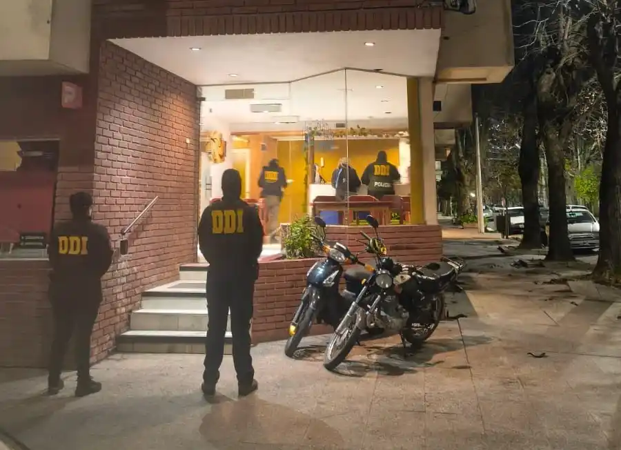 Uno de los tantos operativos realizados esta madrugada, mientras sigue la búsqueda del cabecilla.