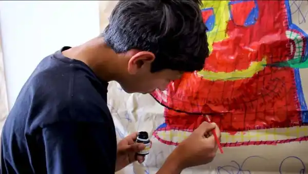 Excelente propuesta artística gratuita para jóvenes locales de 15 a 18 años en barrio Iporá