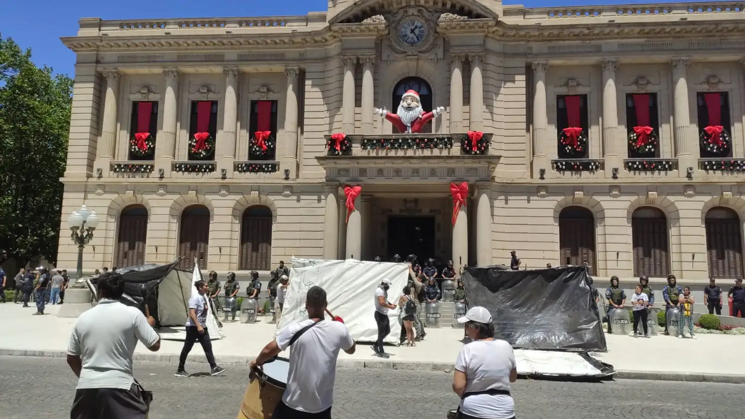 Acamparán frente al Municipio hasta que detengan a Jaureguiber
