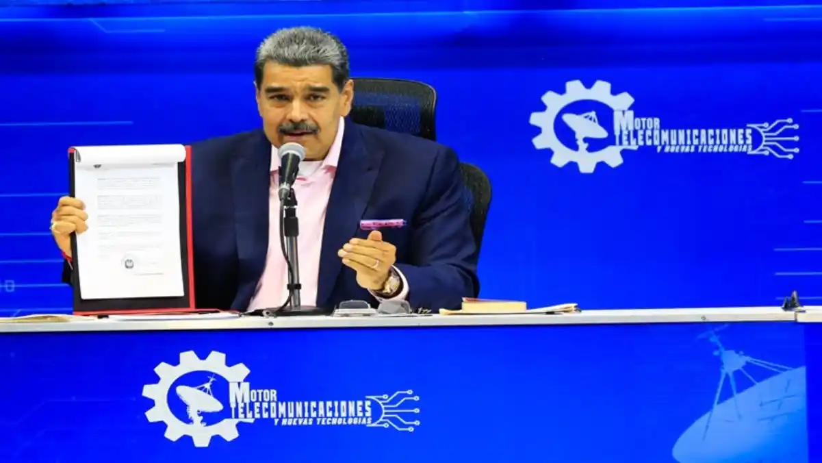 ¡EN UN RÁSPALO! Entérate de qué trata el DECRETO DE EMERGENCIA ECONÓMICA firmado por Maduro