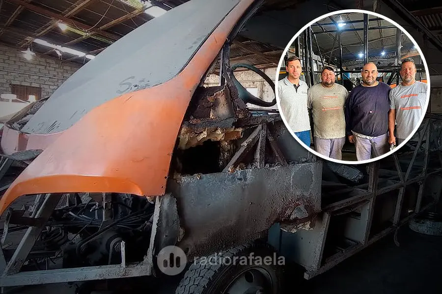 Con mano de obra local, están restaurando los minibuses: “Los estamos dejando como nuevos”