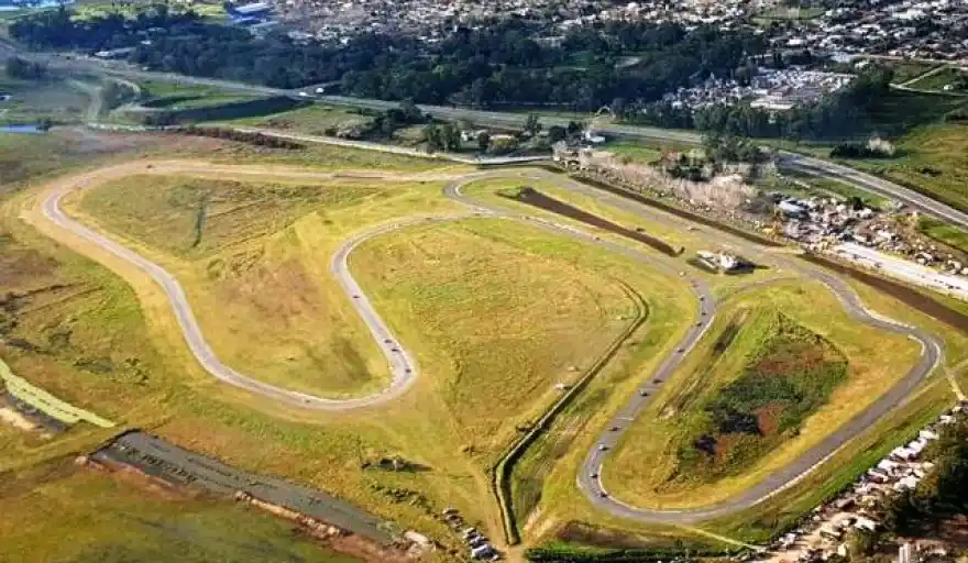 Desarrollan proyecto para ampliar el autódromo de Dolores “Miguel Ángel Atauri”