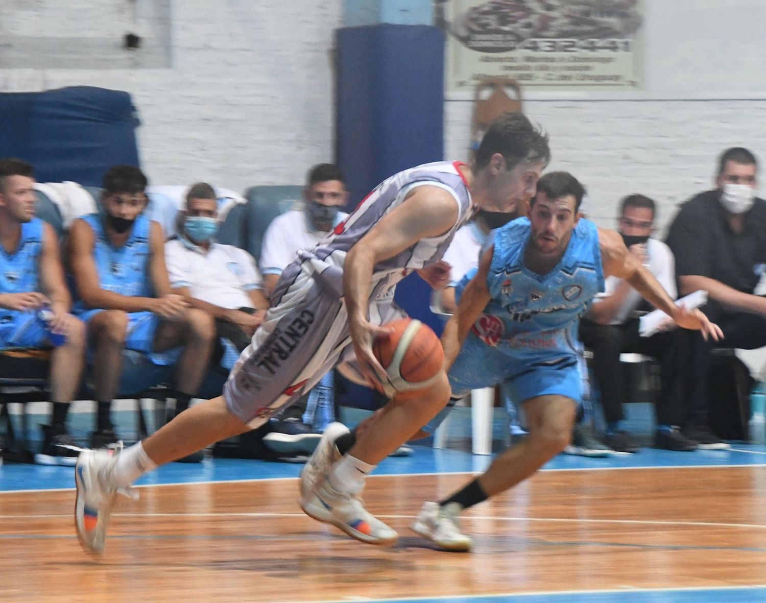 Central mostró su oficio y debutó con una victoria frente a Regatas