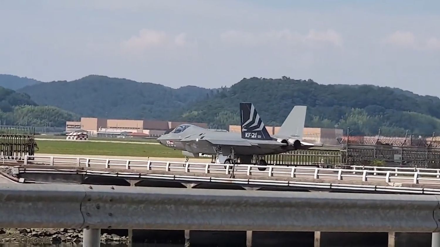 El KF-21 Boramae comenzó las pruebas en pista